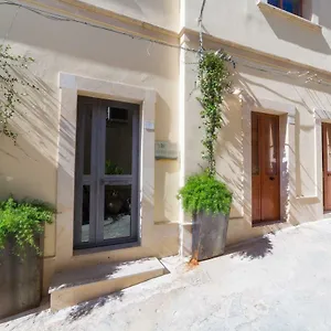 https://home-sud-home-guest-house-noto.sicilyhotelsitaly.net